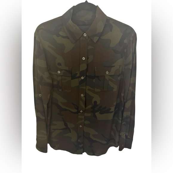 Le Superbe Roaming Safari Rayon Camo Print
Tunic Shirt MSRP $345 0 (Small) - Picture 4 of 10